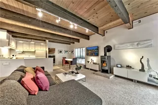 Photo #4: 1008057 Listing