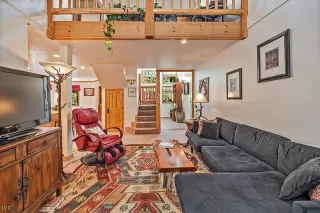 Photo #4: 1008070 Listing