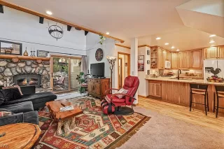 Photo #5: 1008070 Listing