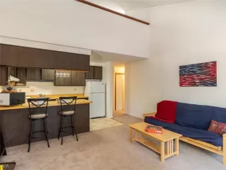 Photo #5: 1008103 Listing