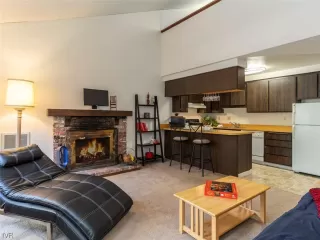 Photo #6: 1008103 Listing