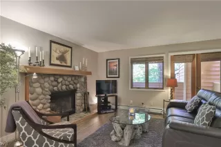 Photo #6: 1008118 Listing