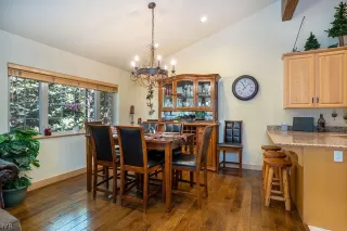 Photo #5: 1008137 Listing