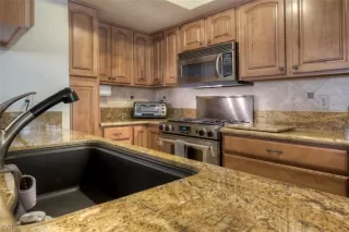 Photo #6: 1008144 Listing