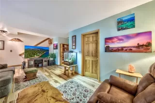 Photo #5: 1008146 Listing