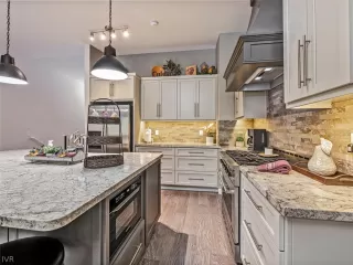 Photo #4: 1008160 Listing