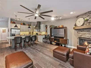 Photo #6: 1008160 Listing