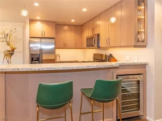 Photo #3: 1008172 Listing