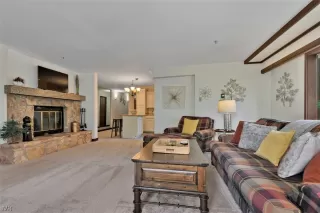 Photo #6: 1008174 Listing