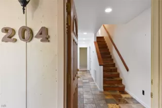 Photo #3: 1008195 Listing