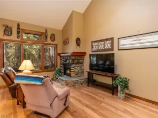 Photo #3: 1008199 Listing