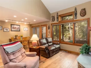 Photo #4: 1008199 Listing