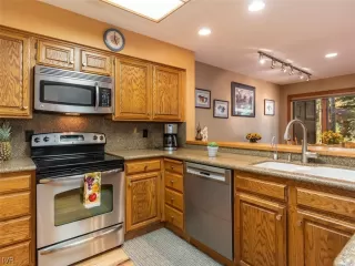 Photo #6: 1008199 Listing