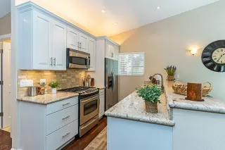 Photo #2: 1008247 Listing