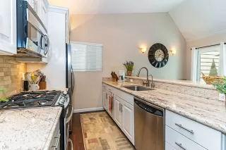 Photo #3: 1008247 Listing