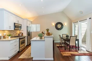 Photo #4: 1008247 Listing