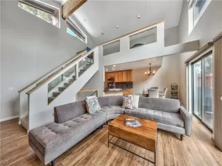 Photo #3: 1008254 Listing