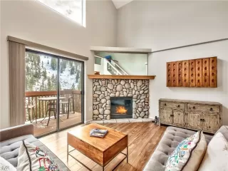 Photo #5: 1008254 Listing