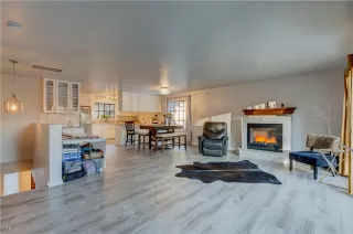 Photo #4: 1008257 Listing