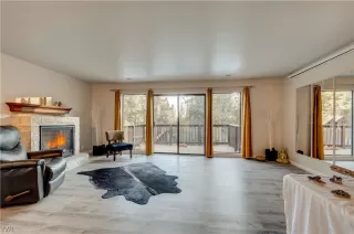 Photo #5: 1008257 Listing