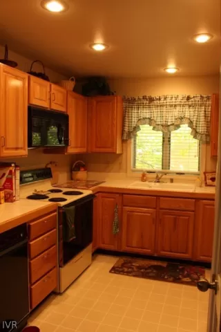 Photo #3: 1008258 Listing