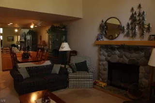 Photo #4: 1008258 Listing