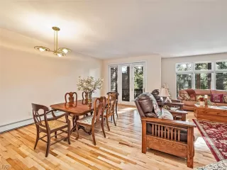 Photo #3: 1008267 Listing