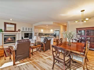 Photo #6: 1008267 Listing