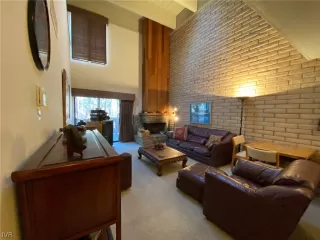 Photo #2: 1008273 Listing