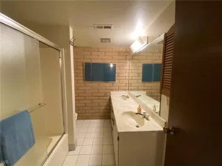 Photo #6: 1008273 Listing