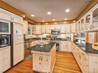 Photo #1: 1008345 Listing 