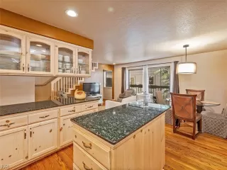 Photo #4: 1008345 Listing 