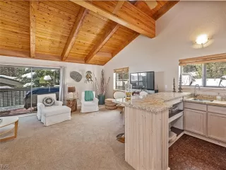 Photo #6: 1008345 Listing 