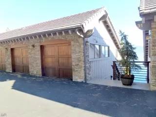 Photo #4: 1008348 Listing