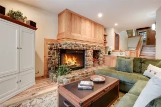 Photo #1: 1008354 Listing