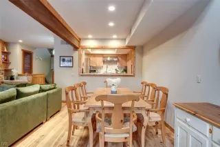 Photo #4: 1008354 Listing