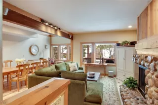 Photo #5: 1008354 Listing