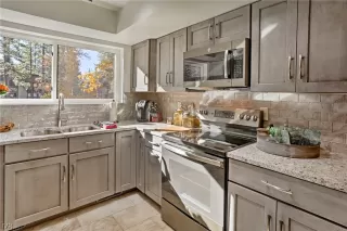 Photo #2: 1008365 Listing