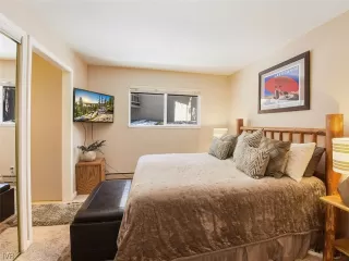 Photo #4: 1008382 Listing