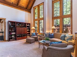 Photo #2: 1008387 Listing