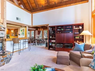 Photo #4: 1008387 Listing