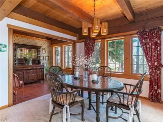 Photo #6: 1008387 Listing