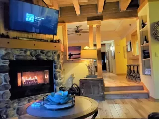 Photo #2: 1008398 Listing