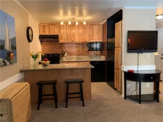 Photo #3: 1008401 Listing