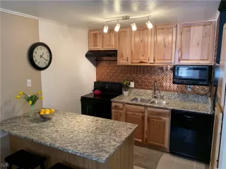 Photo #4: 1008401 Listing