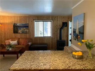 Photo #5: 1008401 Listing