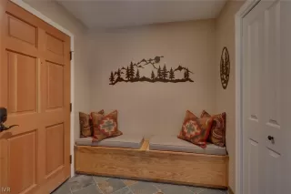 Photo #2: 1008431 Listing