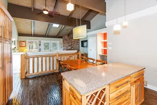 Photo #4: 1008443 Listing