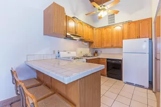 Photo #4: 1008456 Listing