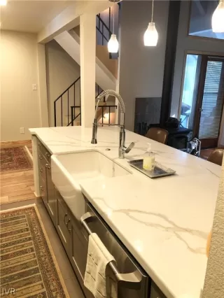 Photo #6: 1008458 Listing 